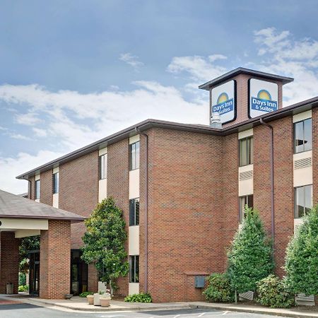 Days Inn & Suites By Wyndham היקורי מראה חיצוני תמונה