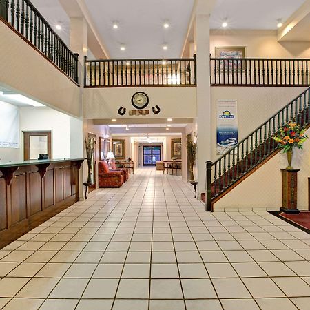 Days Inn & Suites By Wyndham היקורי מראה חיצוני תמונה