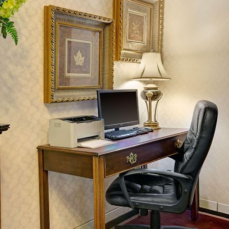 Days Inn & Suites By Wyndham היקורי מראה חיצוני תמונה
