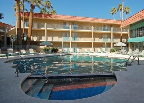 Days Inn & Suites By Wyndham היקורי מראה חיצוני תמונה