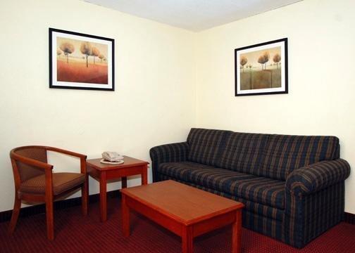 Days Inn & Suites By Wyndham היקורי מראה חיצוני תמונה