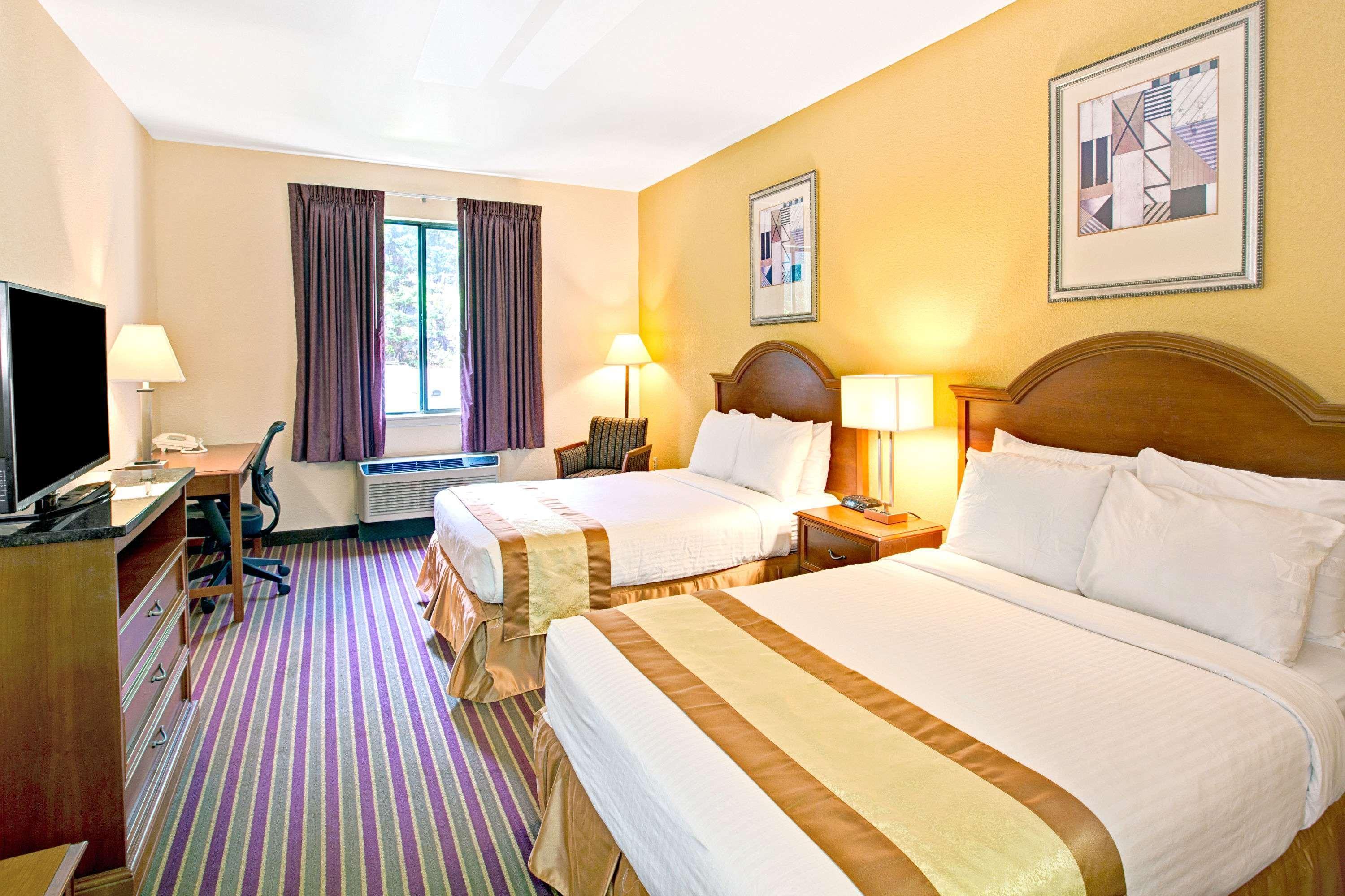Days Inn & Suites By Wyndham היקורי מראה חיצוני תמונה