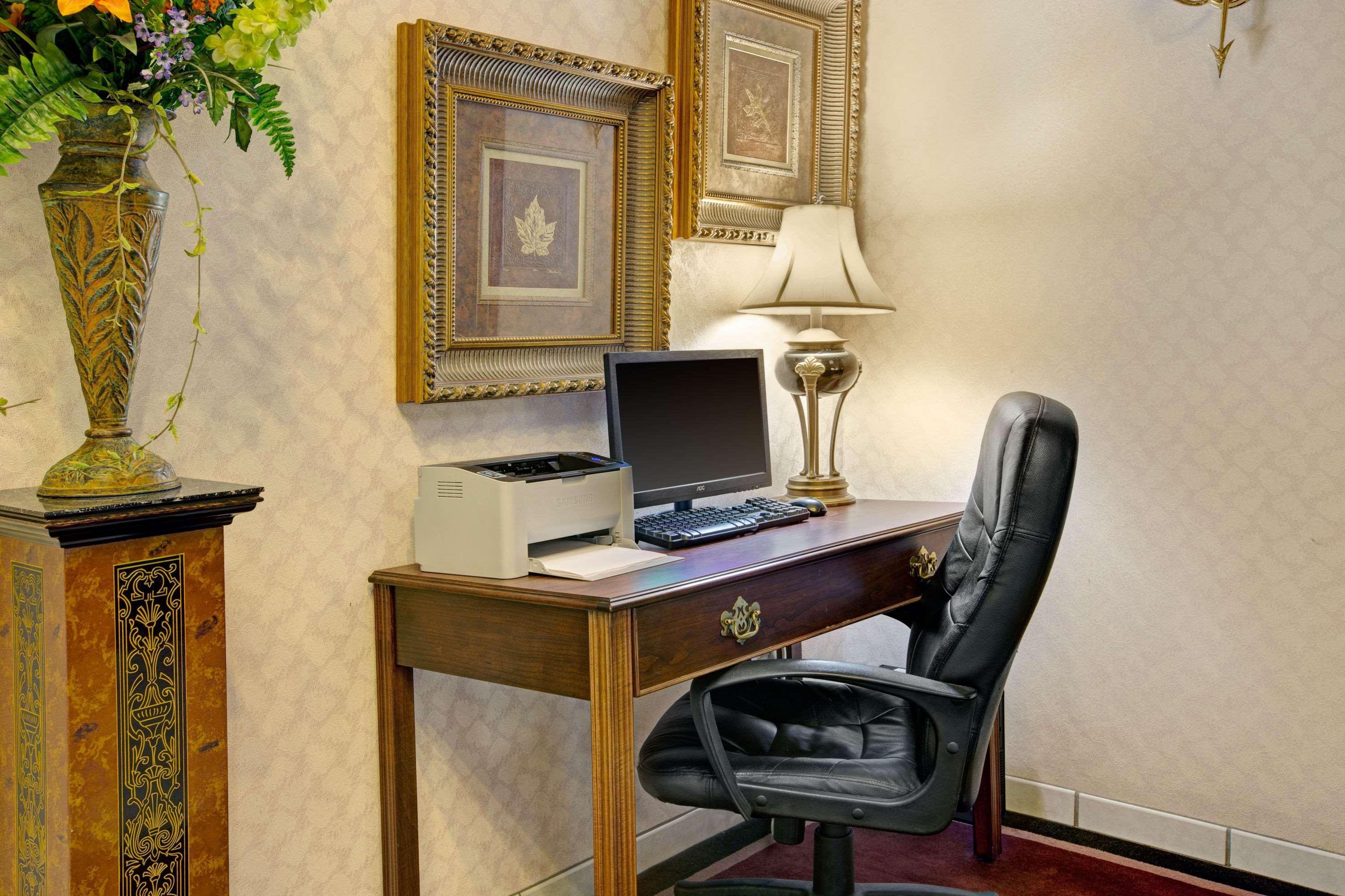 Days Inn & Suites By Wyndham היקורי מראה חיצוני תמונה