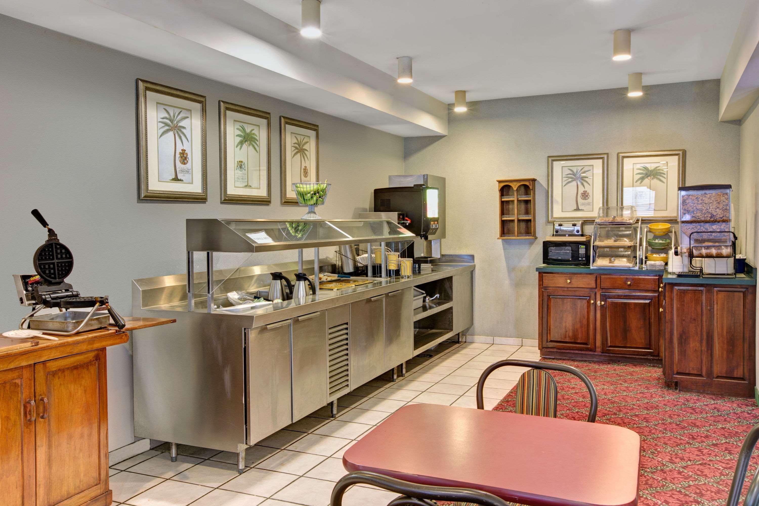 Days Inn & Suites By Wyndham היקורי מראה חיצוני תמונה
