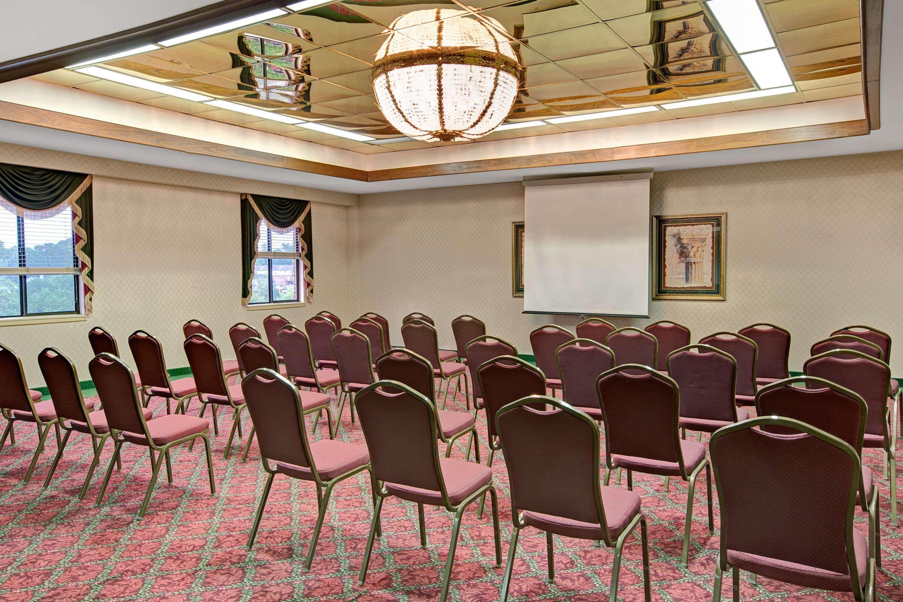 Days Inn & Suites By Wyndham היקורי מראה חיצוני תמונה