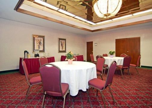 Days Inn & Suites By Wyndham היקורי מראה חיצוני תמונה