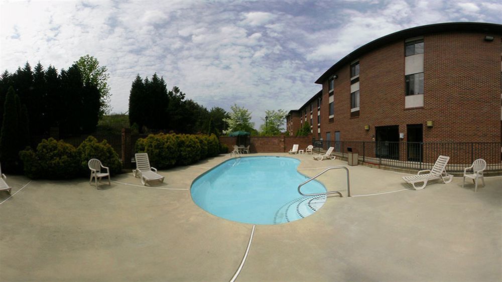 Days Inn & Suites By Wyndham היקורי מראה חיצוני תמונה